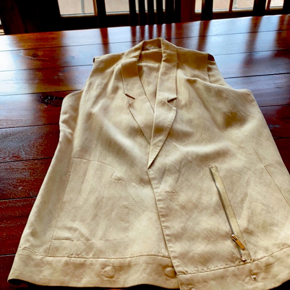 Linen sleeveless vest